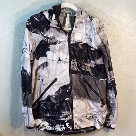 lululemon athletica Jackets & Blazers - Lululemon Athletica Pack It Up Marbled Zip Close Pockets Woman’s 6 Roll Up Hood